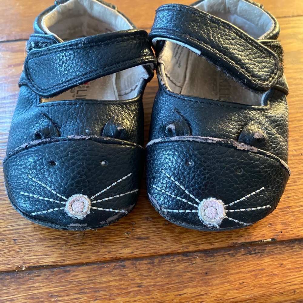 Jack and Lily cat shoes. 6-12 months.